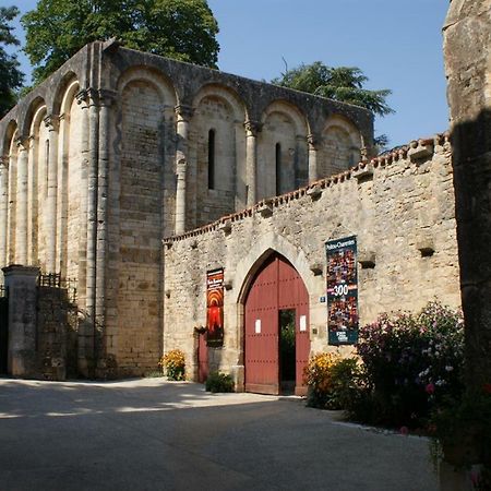 مبيت وإفطار Nanteuil-en-Vallée La Vieille Maison Rose المظهر الخارجي الصورة