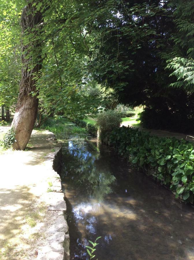 مبيت وإفطار Nanteuil-en-Vallée La Vieille Maison Rose المظهر الخارجي الصورة